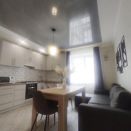 Апартаменти В Новобудові В Жк Фамілія Lviv Extérieur photo