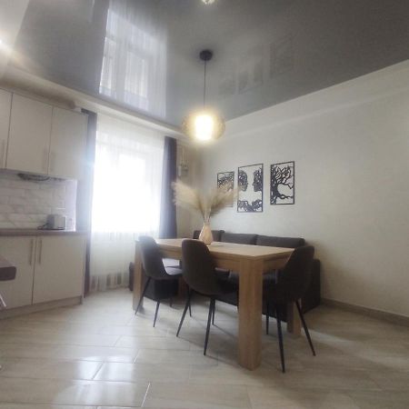 Апартаменти В Новобудові В Жк Фамілія Lviv Extérieur photo
