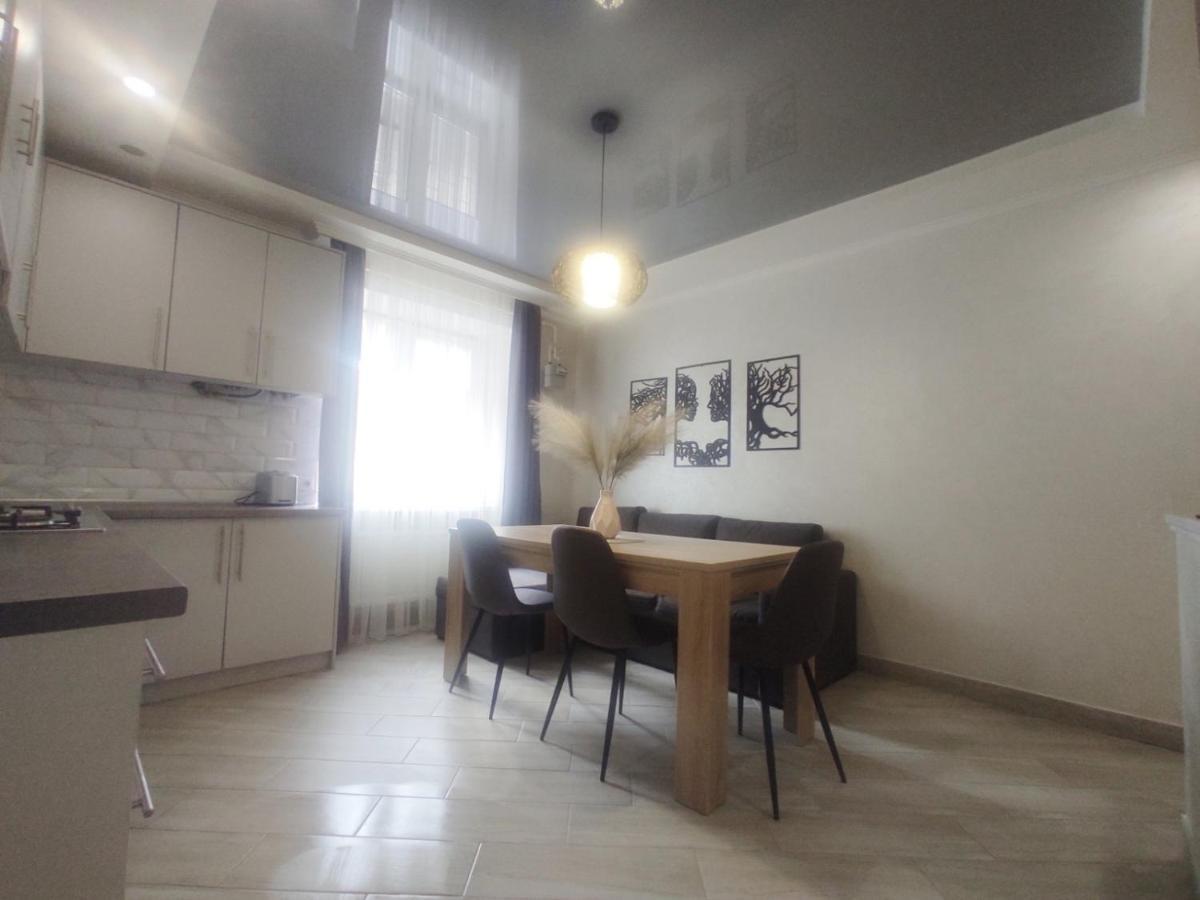 Апартаменти В Новобудові В Жк Фамілія Lviv Extérieur photo